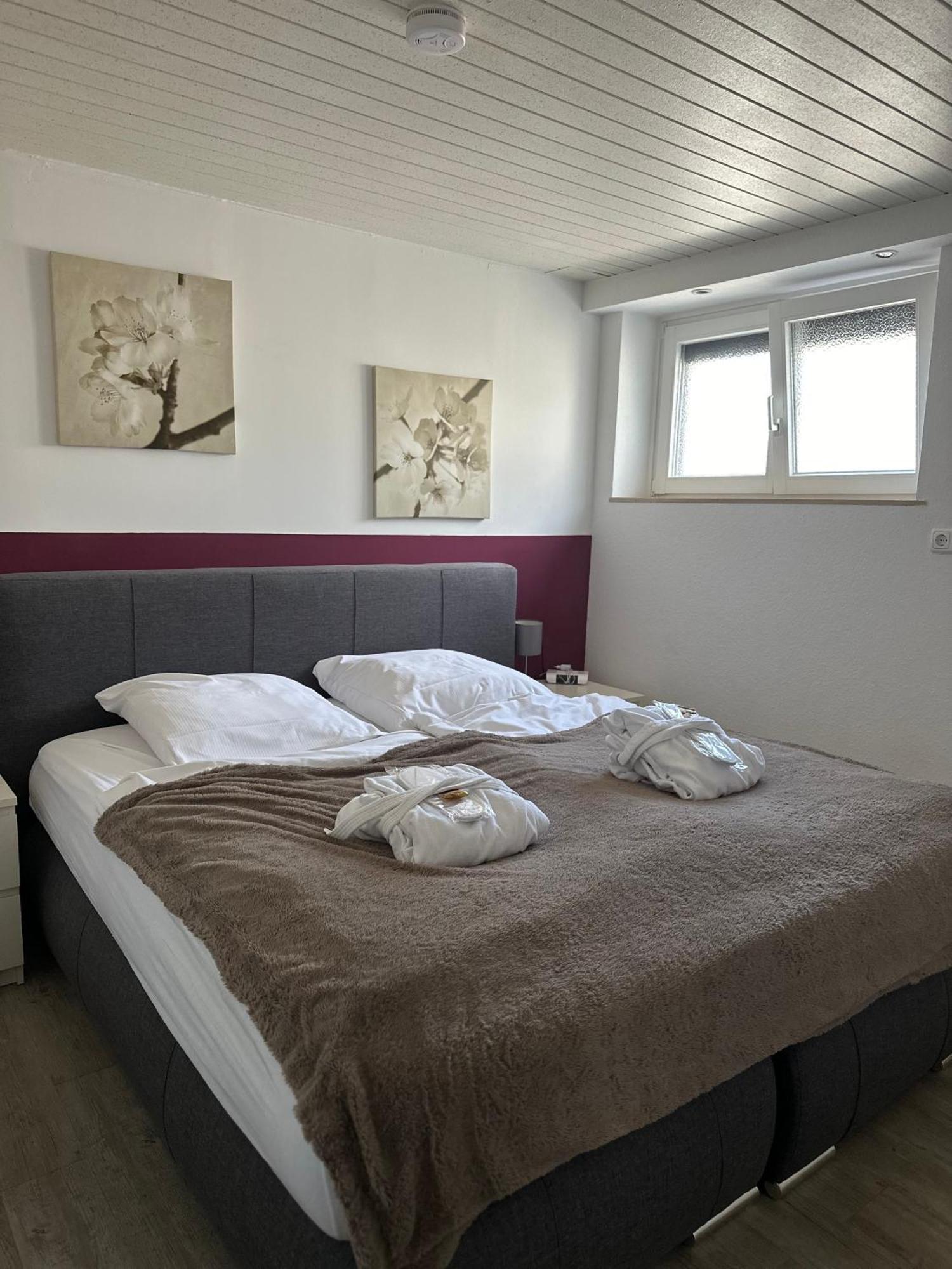 Ferienwohnung Schlossblick - 4 Sterne Sauna Pool Whirlpool Exklusiv Braunfels Exteriör bild
